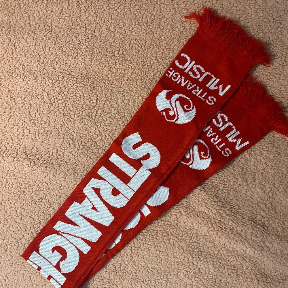 Strange music scarf